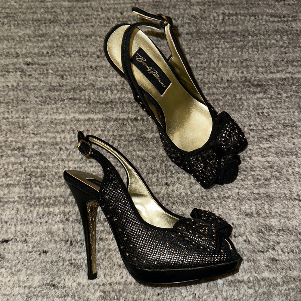 BLACK & GOLD BEVERLY FELDMAN SIZE 6.5